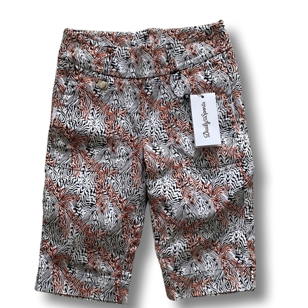 NWT DAILY SPORTS PULL ON SHORTS SIZE 6